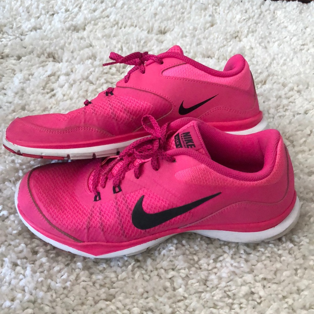 Hot pink Nike Flex Training 5. $15 firm! 🌺